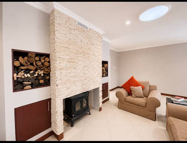 5 BEDROOM HOUSE FOR SALE IN THREE RIVERS EAST